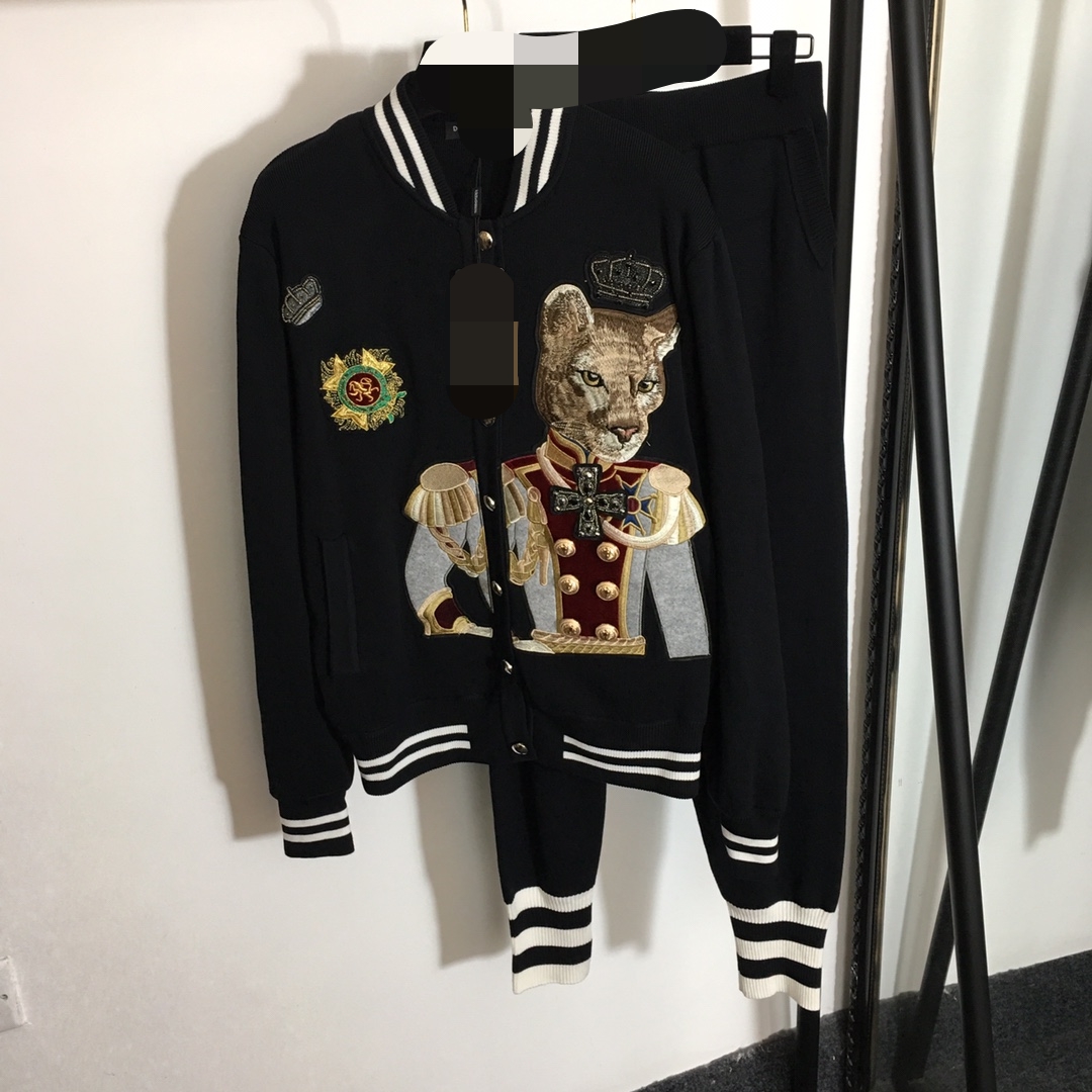 702 2021 Minlan Style Spring Summer Brand Same Style Two Pieces Sets Coat Pants Black White Empire Long Sleeve Zipper High Quality meiyi
702 2021 Minlan Style Spring Summer Brand Same Style Two Pieces Sets Coat Pants Black White Empire Long Sleeve Zipper High Quality meiyi