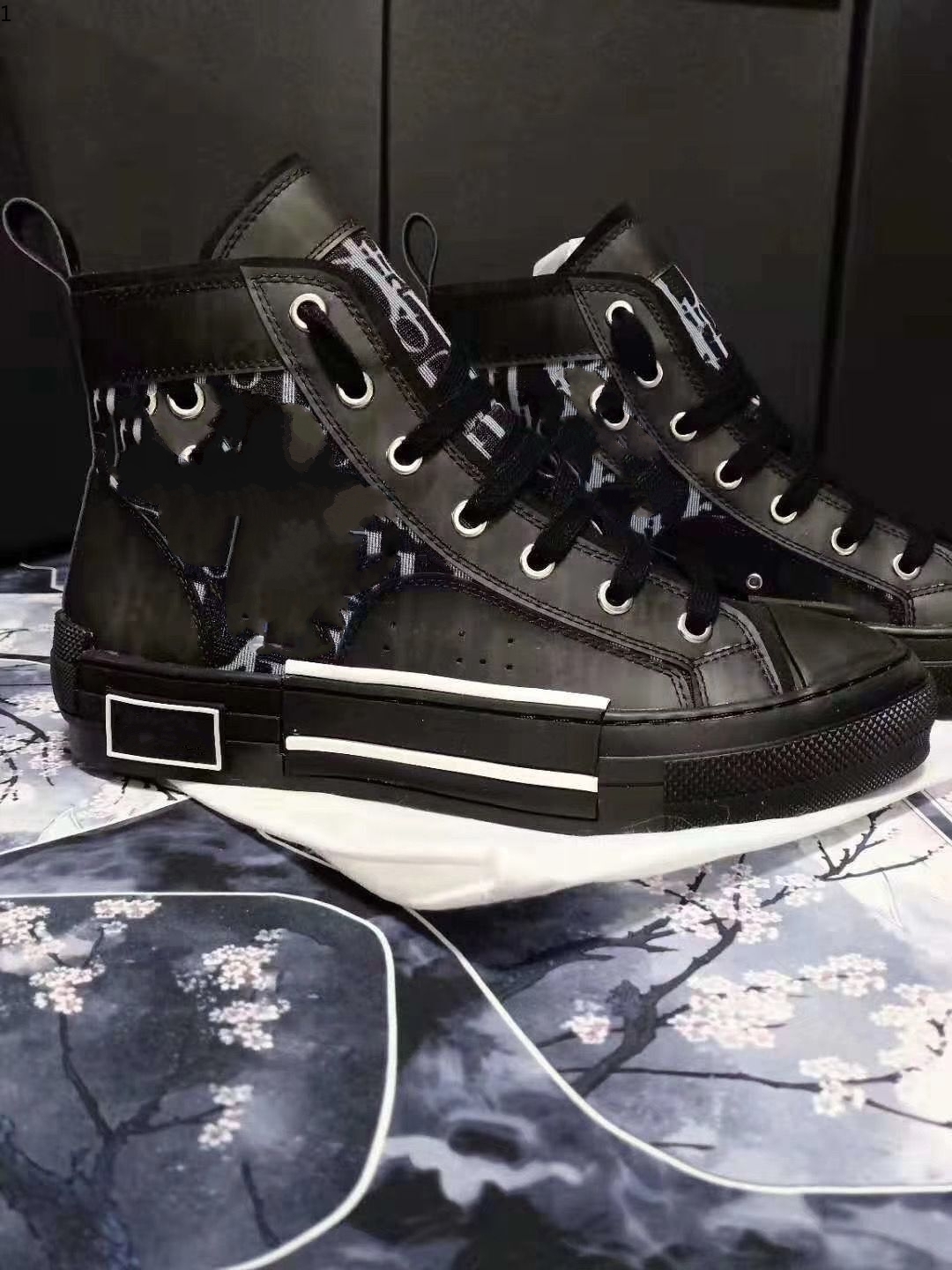 2021o high-end limited edition letter leather stitching men's casual low-sneakers, large size fashion lace-up outdoor tide 35-45, Red;white
2021o high-end limited edition letter leather stitching men's casual low-sneakers, large size fashion lace-up outdoor tide 35-45, Red;white