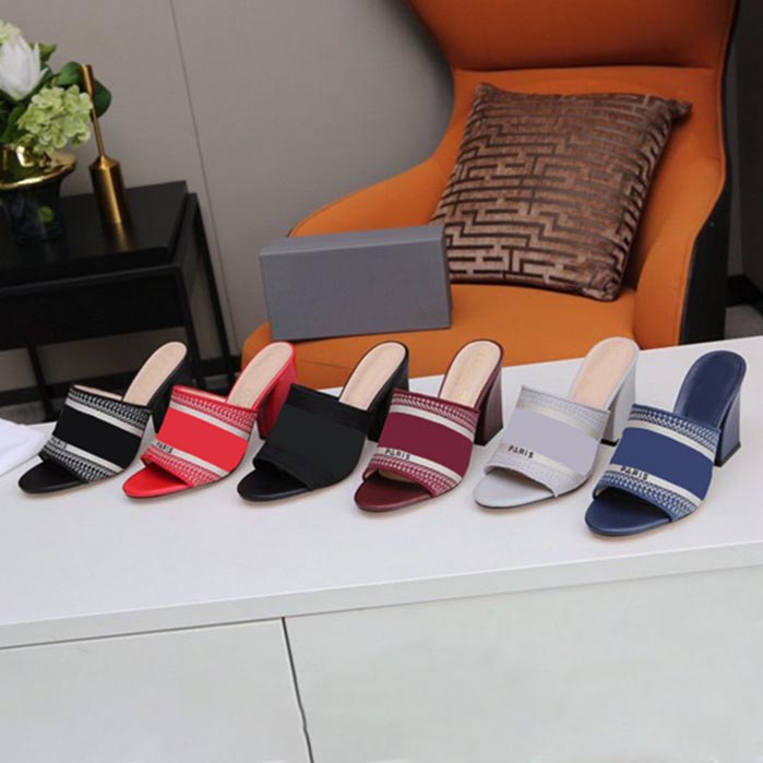 Newest Summer Womens High Heels Slippers slides Striped Sandals Ladies Casual Scuffs Block Heel Sandal Outdoor Shopping Letters Slipper with Box
Newest Summer Womens High Heels Slippers slides Striped Sandals Ladies Casual Scuffs Block Heel Sandal Outdoor Shopping Letters Slipper with Box