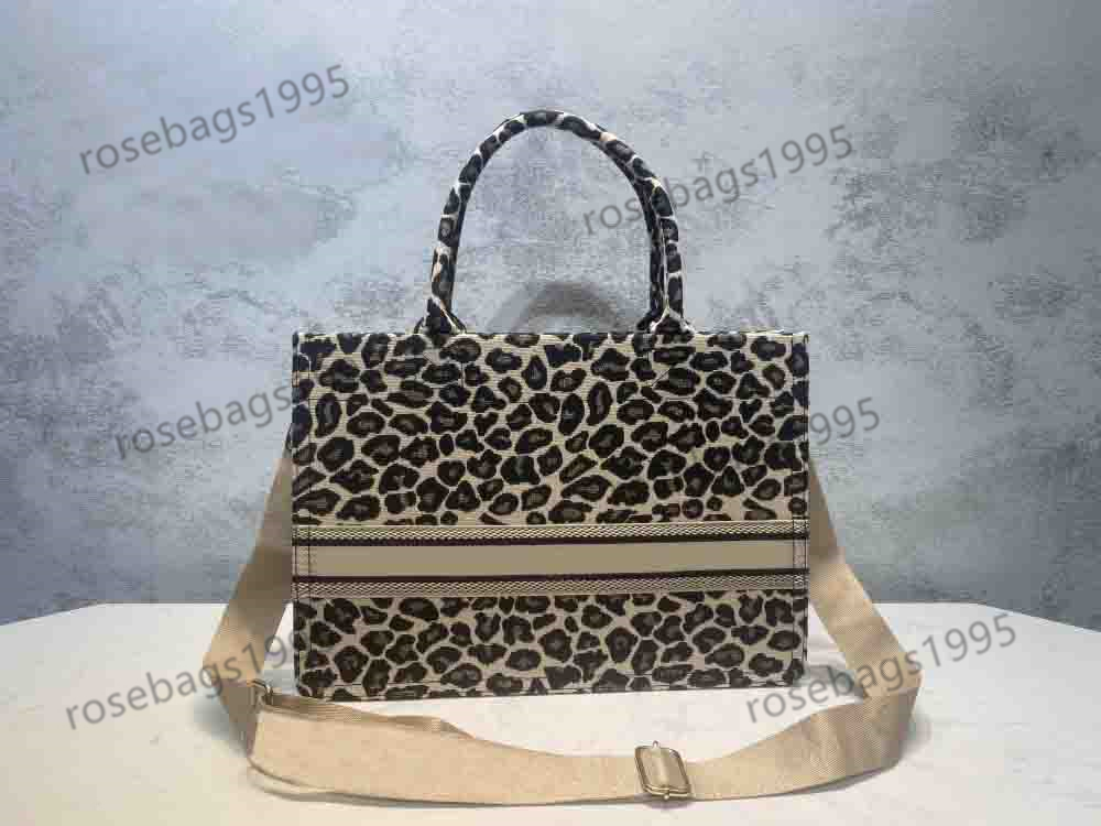 Luxury designer women handbag shoulder bag large capacity Leopard canvas wallet diagonal double-sided handmade pattern handbag
Luxury designer women handbag shoulder bag large capacity Leopard canvas wallet diagonal double-sided handmade pattern handbag