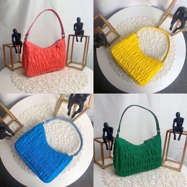 Pleated hobo shoulder bag for women Chest pack lady Tote chains hands presbyopic pleated purse messenger hands canvas wholesale, Ribbon(nor for sale separetely)
Pleated hobo shoulder bag for women Chest pack lady Tote chains hands presbyopic pleated purse messenger hands canvas wholesale, Ribbon(nor for sale separetely)