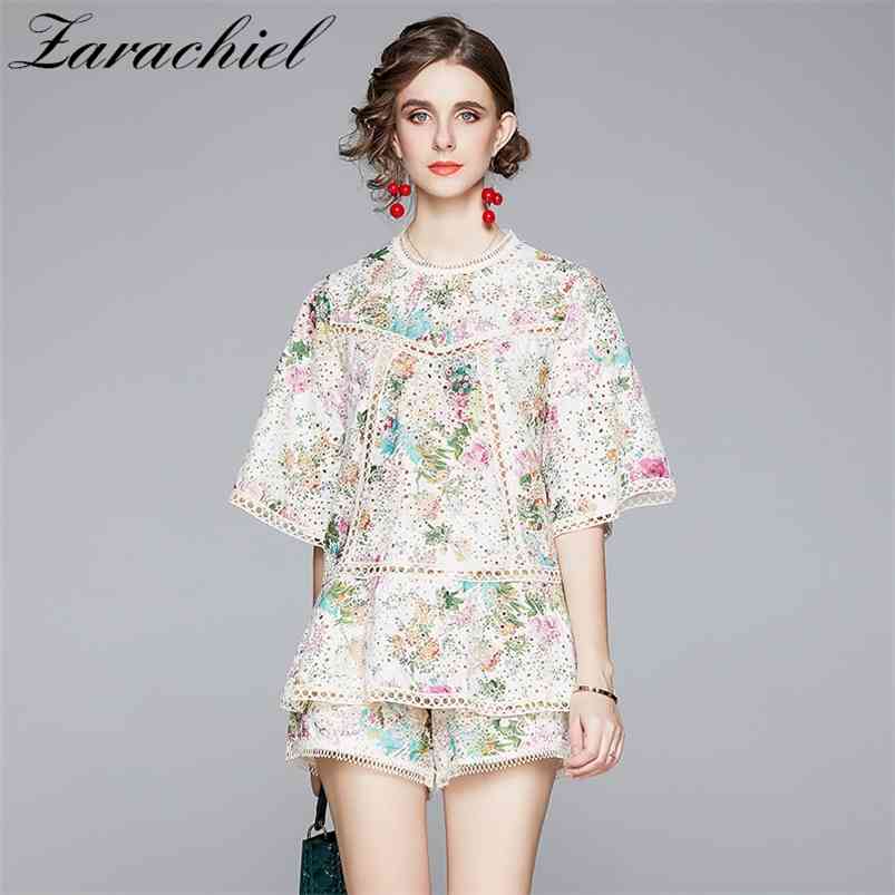 Elegant Flower Embroidery Lace Suit Set Women Batwing Sleeve Hollow Out Shirt Top + Wide Leg Shorts Runway Summer Two Pieces Set 210721, Picture color
Elegant Flower Embroidery Lace Suit Set Women Batwing Sleeve Hollow Out Shirt Top + Wide Leg Shorts Runway Summer Two Pieces Set 210721, Picture color