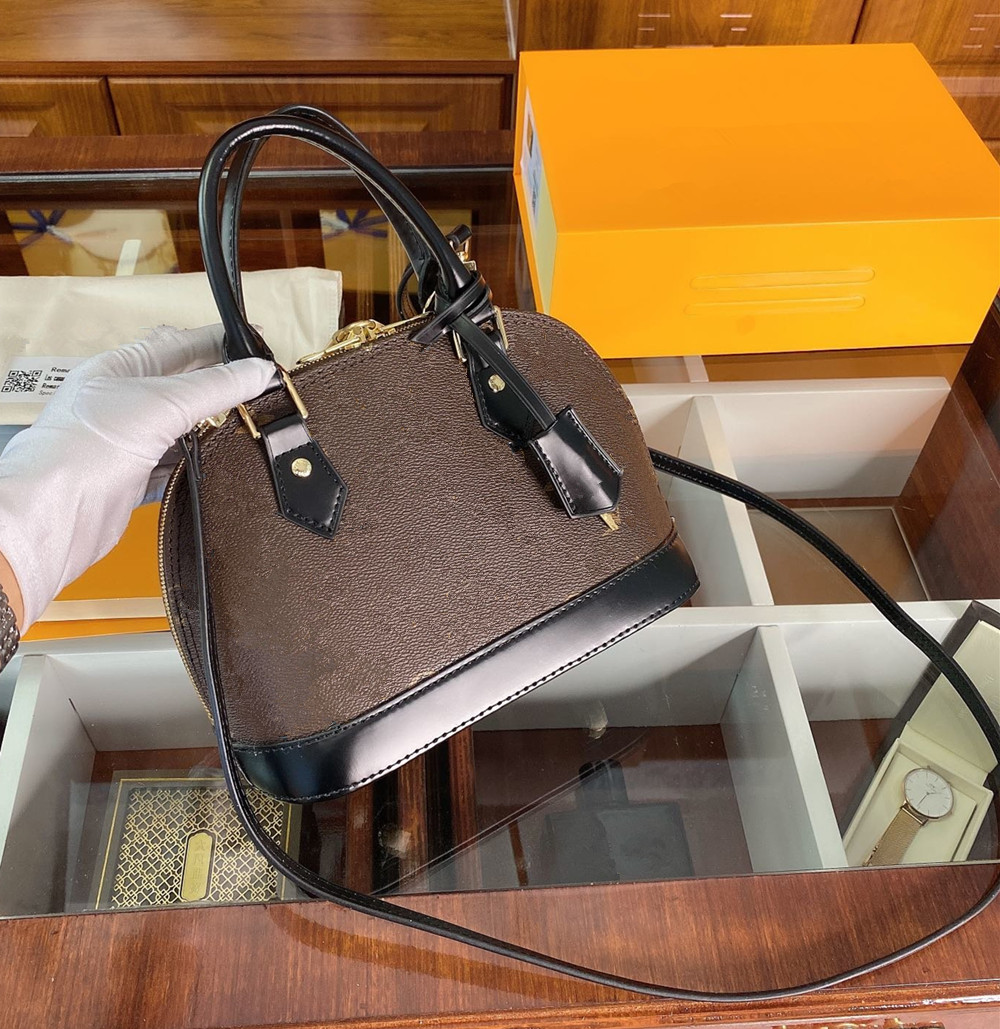 M53152 Classic series shell chocolate WOMEN HANDBAGS ICONIC TOP HANDLES shoulder BAGS TOTES CROSS BODY BAG
M53152 Classic series shell chocolate WOMEN HANDBAGS ICONIC TOP HANDLES shoulder BAGS TOTES CROSS BODY BAG