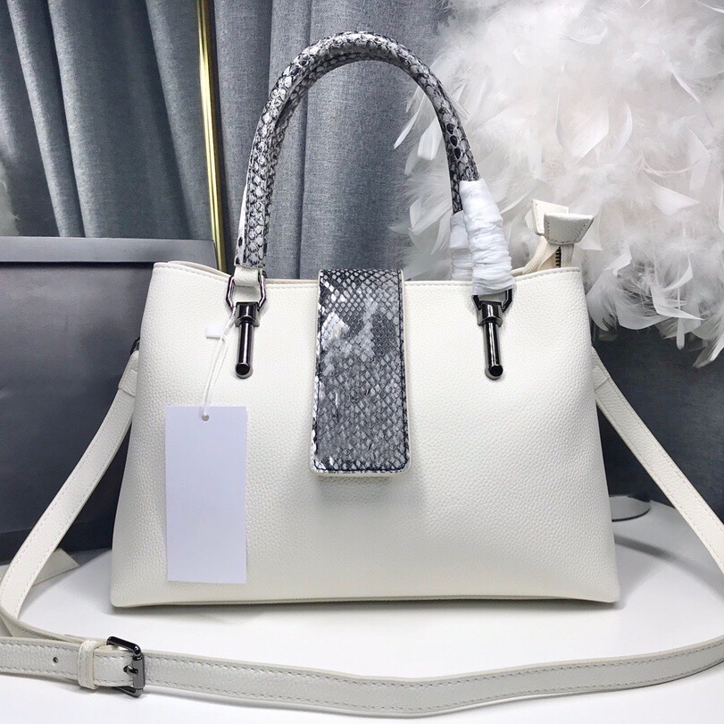 Women Luxury Design Snakesskin Handle Cowhide Spliced Shoulder Bag Handbag Fashion Contrast Color Large Capacity Cross-body Package, 11111
Women Luxury Design Snakesskin Handle Cowhide Spliced Shoulder Bag Handbag Fashion Contrast Color Large Capacity Cross-body Package, 11111
