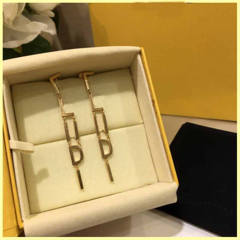 Earings For Womens Designers Earrings Letters Studs Fashion Jewelry Luxurys Pearl Earrings F Earring 925 Silver Boucles Necklaces Box Good
Earings For Womens Designers Earrings Letters Studs Fashion Jewelry Luxurys Pearl Earrings F Earring 925 Silver Boucles Necklaces Box Good