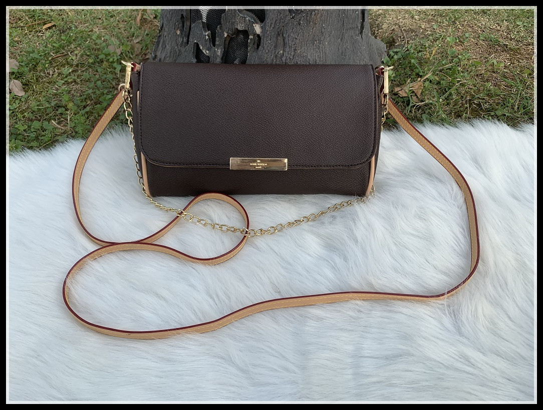 Womens leather messenger bag Fashion luxurys designers bags men bag mens Shoulder Lady Totes purse handbags crossbody backpack wallet, White gird 
Womens leather messenger bag Fashion luxurys designers bags men bag mens Shoulder Lady Totes purse handbags crossbody backpack wallet, White gird