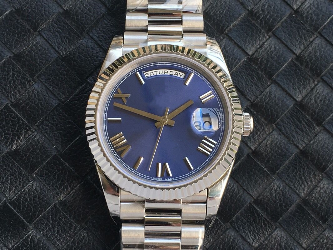 Men's watch triangular pit pattern outer ring double calendar Roman literal automatic chain movement sapphire glass fine steel shell 41mm, Single row non delivery
Men's watch triangular pit pattern outer ring double calendar Roman literal automatic chain movement sapphire glass fine steel shell 41mm, Single row non delivery