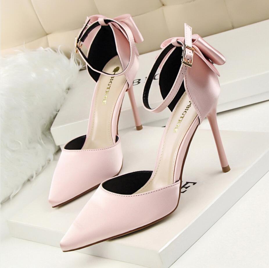 high heels Paris Women Dress Shoes Red Bottom High-heeled Luxurys Designers Shoe Black Golden Gold Wedding Bottoms BG002-002
high heels Paris Women Dress Shoes Red Bottom High-heeled Luxurys Designers Shoe Black Golden Gold Wedding Bottoms BG002-002
