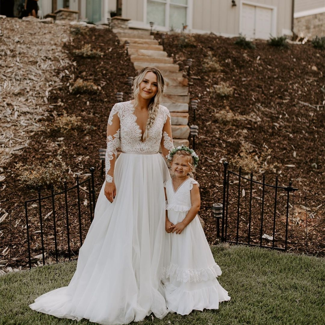 Long Sleeve Wedding Dress Floor Length Sexy V-Neck Dresses Gowns Sweep Train Gorgeous For Women Bridal