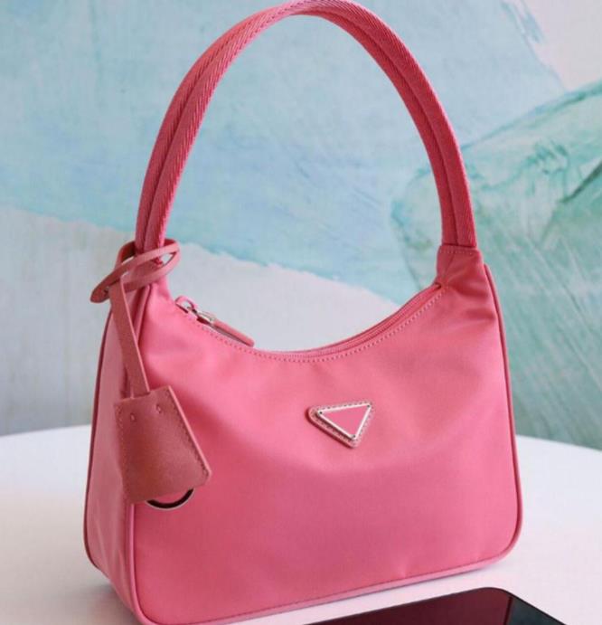 Top quality New Women's Re-edition 2000 tote Nylon leather Shoulder Bag Luxury Women's Shoulder Bag Crossbody Bags Handbag Hand caught bag, Red
Top quality New Women's Re-edition 2000 tote Nylon leather Shoulder Bag Luxury Women's Shoulder Bag Crossbody Bags Handbag Hand caught bag, Red