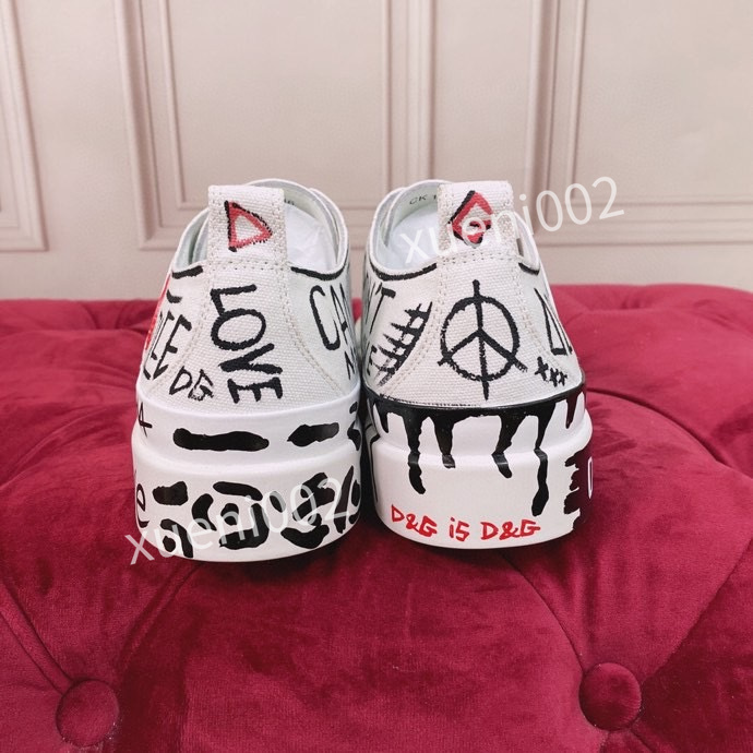 Famous Designer Women Men boots Triple S sneakers Rhyton Sneaker Trainers Multicolor Casual Outdoor Running Sports Brand Shoe 35-45 hc210806, 06
Famous Designer Women Men boots Triple S sneakers Rhyton Sneaker Trainers Multicolor Casual Outdoor Running Sports Brand Shoe 35-45 hc210806, 06
