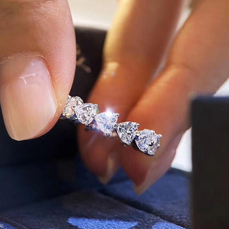 Wedding Rings Zircon Heart For Women Kpop Luxury Engagement Jewelry Silver Color Female's Finger Ring Wholesale KAR245, Slivery;golden
Wedding Rings Zircon Heart For Women Kpop Luxury Engagement Jewelry Silver Color Female's Finger Ring Wholesale KAR245, Slivery;golden