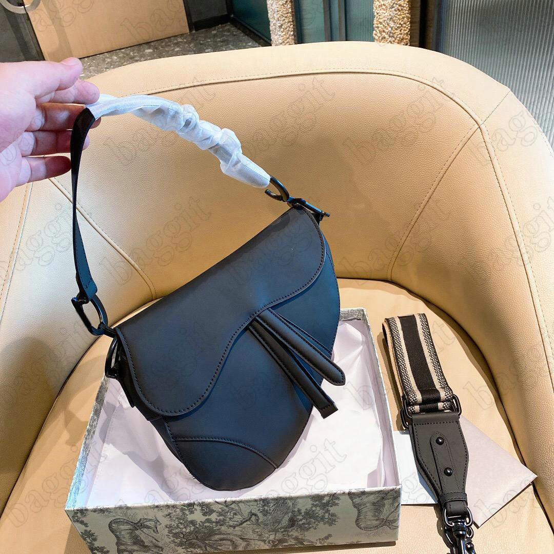 Blush Ultramatte Calfskin Iconic Saddle buckle Bag Italy Brand Shoulder Bags Oblique Canvas with Multicolor Motif Strap Designer Crossbody Purse
Blush Ultramatte Calfskin Iconic Saddle buckle Bag Italy Brand Shoulder Bags Oblique Canvas with Multicolor Motif Strap Designer Crossbody Purse
