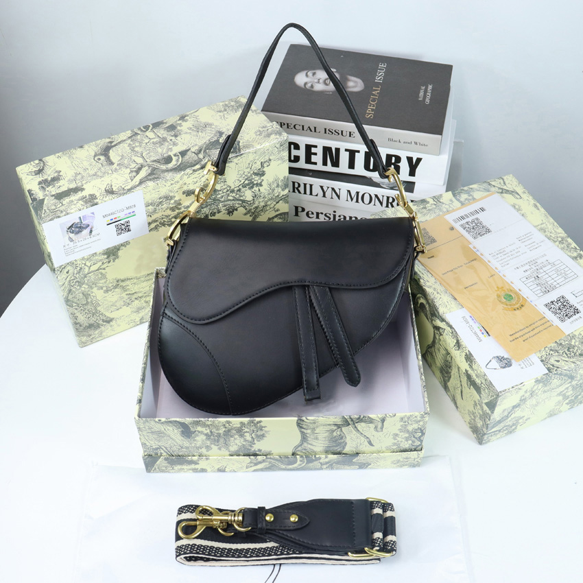 High Quality 2022 Luxurys Designers Bags Saddle Bag Shoulder Handbag Messenger Women Totes Fashion Metallic Handbags Classic Crossbody Clutc, Box single auction not for sale
High Quality 2022 Luxurys Designers Bags Saddle Bag Shoulder Handbag Messenger Women Totes Fashion Metallic Handbags Classic Crossbody Clutc, Box single auction not for sale