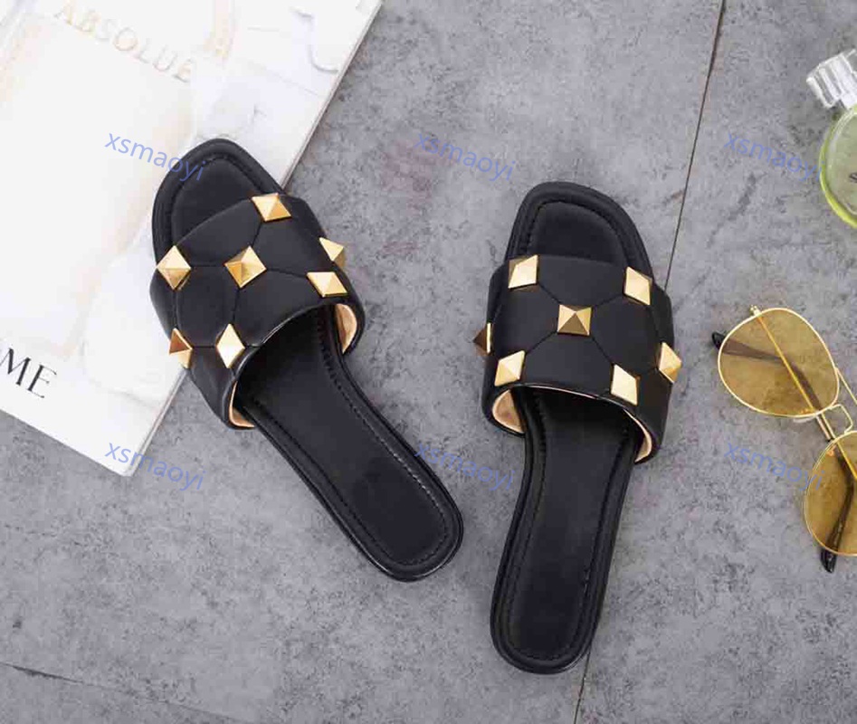 2021 New Arrival Hot women progettista Sandals Rockstud Spikes Beach corium Slippers slip-on causal Design Shoes Flip Flop size 35-42, Black
2021 New Arrival Hot women progettista Sandals Rockstud Spikes Beach corium Slippers slip-on causal Design Shoes Flip Flop size 35-42, Black