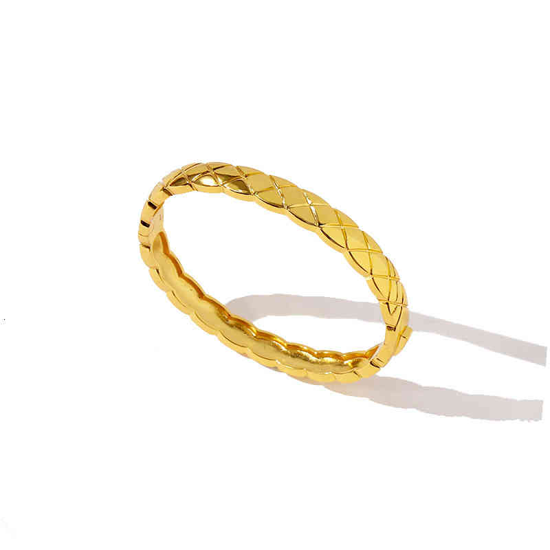 Charm Bracelets 03 Tide Brand Design Small Xiangling Lattice Men and Women Lovers Classic Texture Smooth Plain Circle Simple