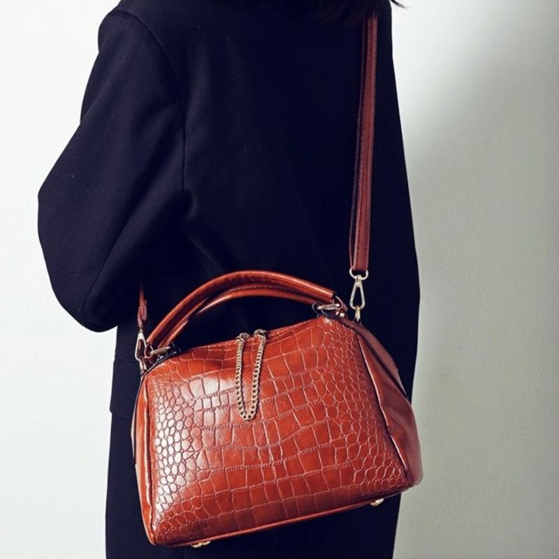Evening Bags Pillow Women's 2021 Fish Pattern Boston Shoulder Large Capacity Portable Messenger Bag Designer Luxury, Black
Evening Bags Pillow Women's 2021 Fish Pattern Boston Shoulder Large Capacity Portable Messenger Bag Designer Luxury, Black