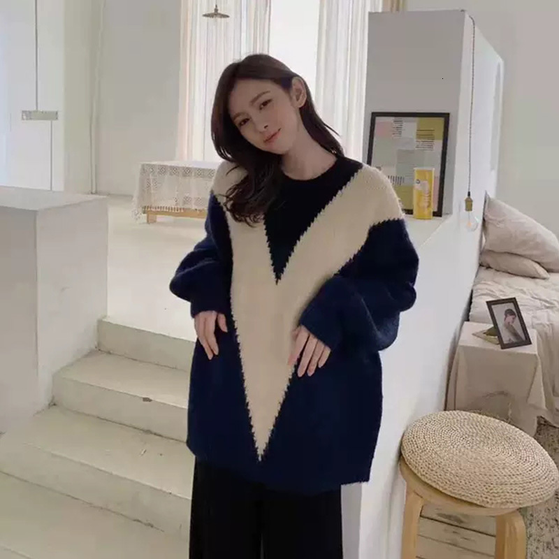 women's sweaters contrast colour female sweater autumn and winter loose long straight sleeve the neck in form of a woman's v-shirt, White;black
women's sweaters contrast colour female sweater autumn and winter loose long straight sleeve the neck in form of a woman's v-shirt, White;black