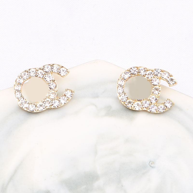 Cute 18K Gold Plated Luxury Brand Designers Letters Stud Clip Chain Geometric Famous Women 925 Silver Crystal Rhinestone Pearl Earring Wedding Party Jewerlry
Cute 18K Gold Plated Luxury Brand Designers Letters Stud Clip Chain Geometric Famous Women 925 Silver Crystal Rhinestone Pearl Earring Wedding Party Jewerlry