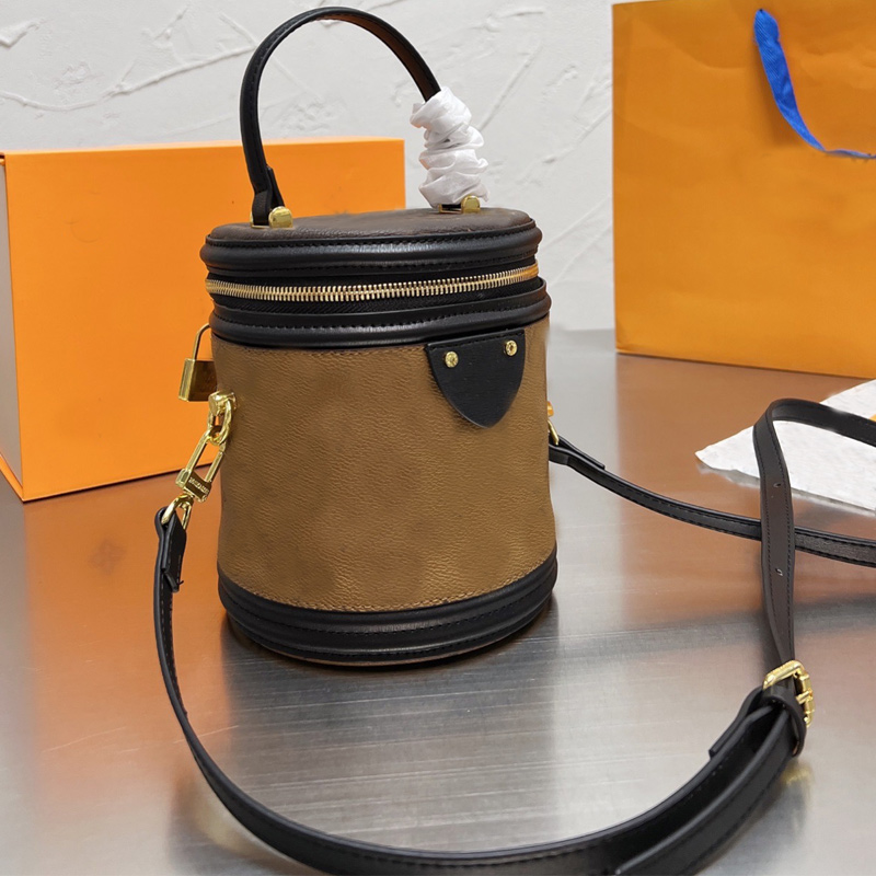 Crossbody Bag Cosmetic Case Barrel Shape Handbag Top Handle Tote Clutch Bags Classic Letter Reversed Coated Canvas Cross Body Purse Detchable Shoulder Strap, Just box(don't sell sepeately)
Crossbody Bag Cosmetic Case Barrel Shape Handbag Top Handle Tote Clutch Bags Classic Letter Reversed Coated Canvas Cross Body Purse Detchable Shoulder Strap, Just box(don't sell sepeately)