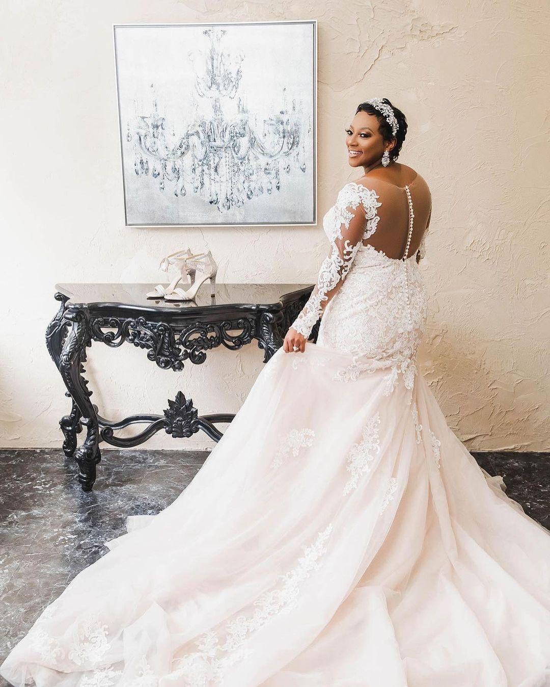 Plus Size Mermaid Wedding Dresses 2022 Covered Buttons Back Illusion Long Sleeve Full Lace Applique African Trumpet Bridal Gowns Robes