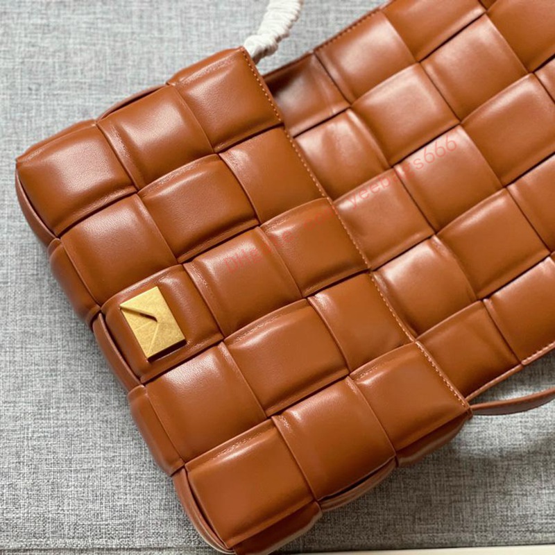 Crossbody handbag, one-shoulder Bottegas bag cassette woven pillow, versatile design, leather, fashionable high-end small square bags, B 5 v
Crossbody handbag, one-shoulder Bottegas bag cassette woven pillow, versatile design, leather, fashionable high-end small square bags, B 5 v