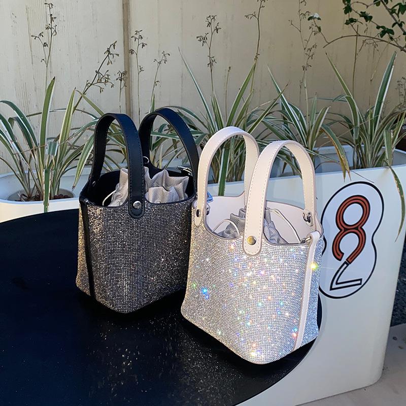 Evening Bags Vintage Clutch Bag Luxury Women Shoulder Handbags Diamond Lady Wedding Party Pouch Totes Bolsa Feminina
Evening Bags Vintage Clutch Bag Luxury Women Shoulder Handbags Diamond Lady Wedding Party Pouch Totes Bolsa Feminina