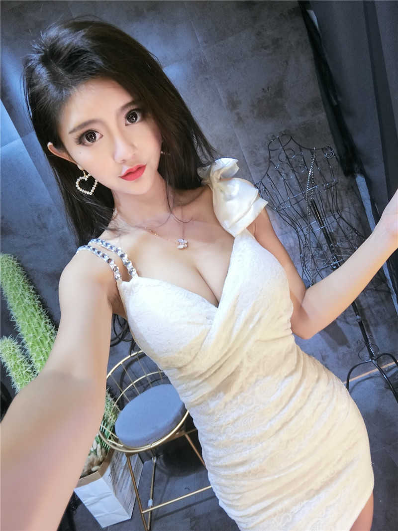 female slim fit bag hip split base sling deep V-neck low-cut sexy nightclub dress Office Lady Polyester 210603, Black
female slim fit bag hip split base sling deep V-neck low-cut sexy nightclub dress Office Lady Polyester 210603, Black