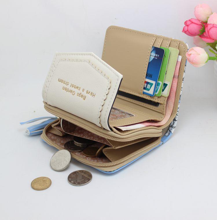 Elegant Short Women's Lace Wallet - Floral Design with Buckle and Tassels