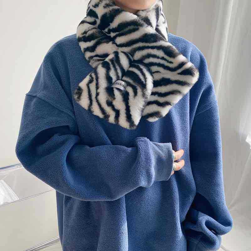 Scarves Checkered Scarf Zebra Fur 100% Furry With Pendant Real Collar Luxury Women's For Winter Warm Neck
Scarves Checkered Scarf Zebra Fur 100% Furry With Pendant Real Collar Luxury Women's For Winter Warm Neck