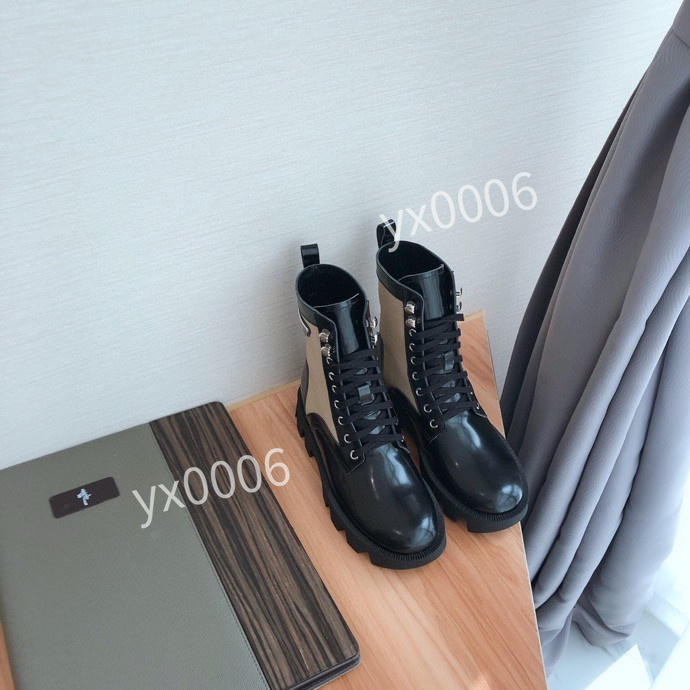 2022 Women's ankle boot Designer Luxury Martin Desert Boots Beige and ebony 100% Genuine Leather quilted Lace-up Winter Shoes Rubber lug sole ds200812, 02
2022 Women's ankle boot Designer Luxury Martin Desert Boots Beige and ebony 100% Genuine Leather quilted Lace-up Winter Shoes Rubber lug sole ds200812, 02