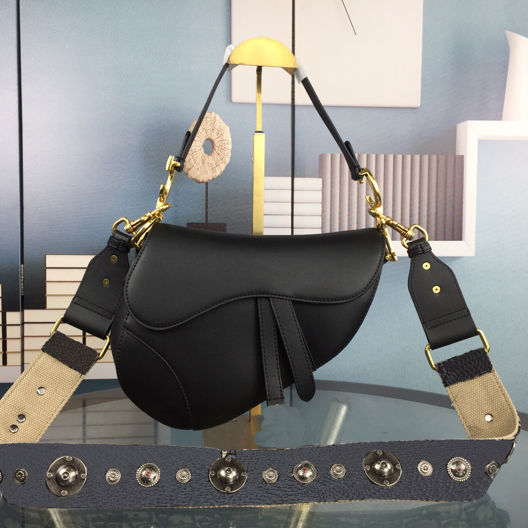 High Quality Luxurys Designers Bags Handbags Women Messenger Handbag Saddle Bag Flip Cover Embroidery Metal Strap Shoulder Crossbody Bag, Black
High Quality Luxurys Designers Bags Handbags Women Messenger Handbag Saddle Bag Flip Cover Embroidery Metal Strap Shoulder Crossbody Bag, Black