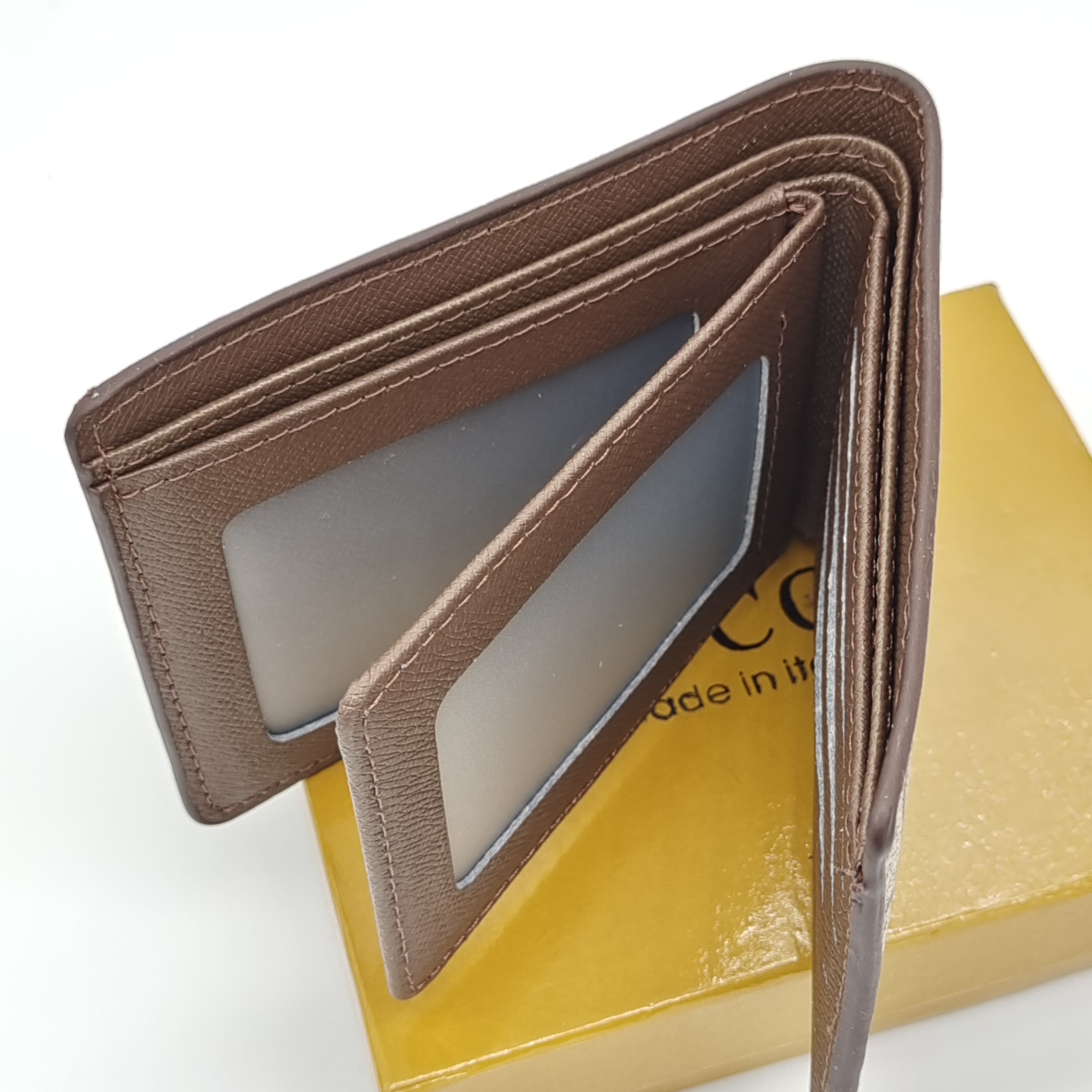 2021 Mens Wallet Fashion Classic Designers Casual Credit Card Holders High quality Real Leather purse Packet Bag For Man with box, Style 3
2021 Mens Wallet Fashion Classic Designers Casual Credit Card Holders High quality Real Leather purse Packet Bag For Man with box, Style 3