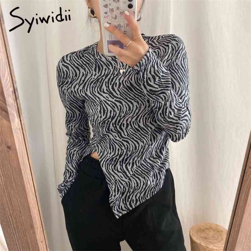 Zebra Woman Tshirts Leopard T Shirt Split Clothing Sexy Tops Vintage Long Sleeve Fashion Casual O-Neck Cotton 210607
Zebra Woman Tshirts Leopard T Shirt Split Clothing Sexy Tops Vintage Long Sleeve Fashion Casual O-Neck Cotton 210607