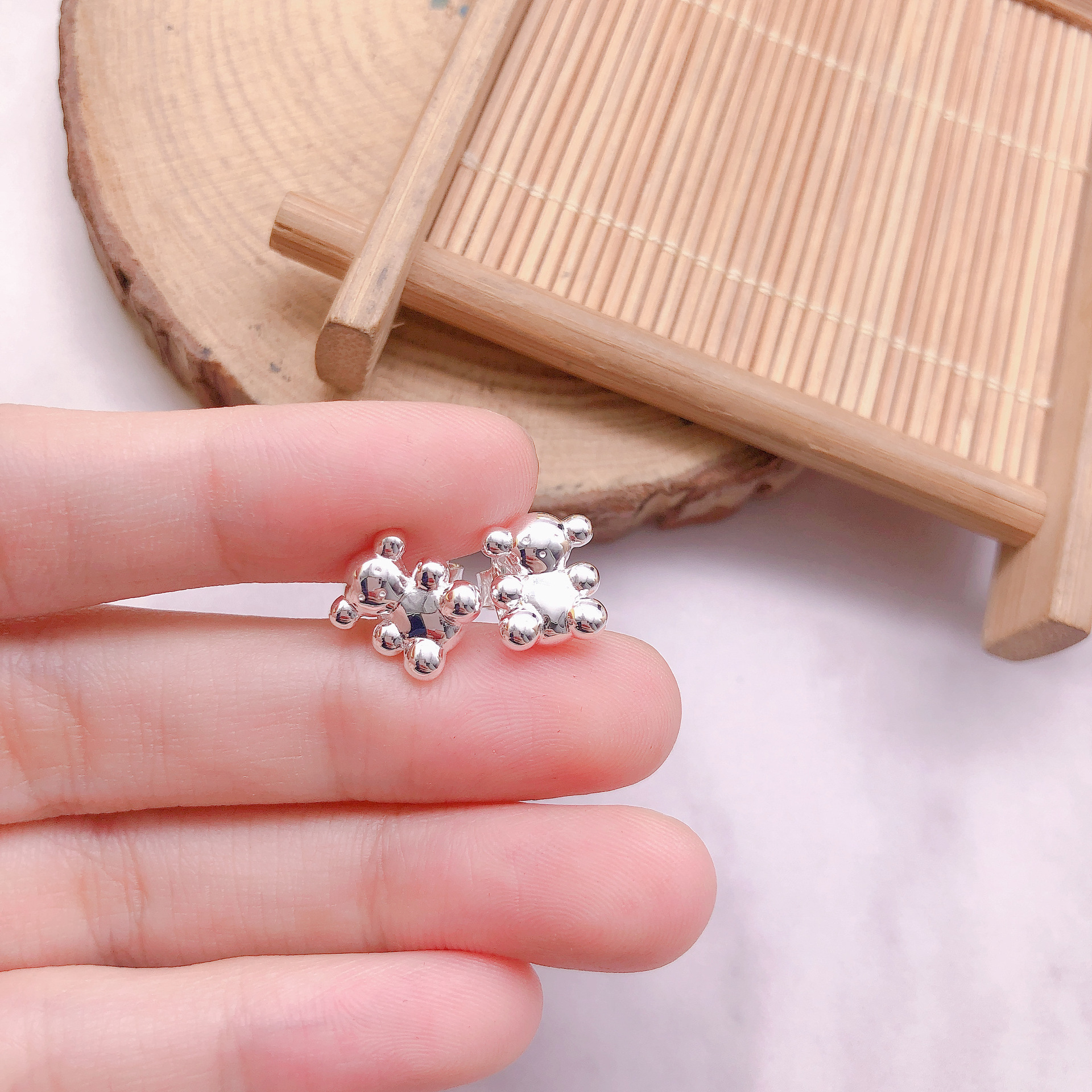 925 Sterling Silver Spanish Bear Earrings DIY Charms Fit Original beads Charm Earrings Fashion Women Wedding Engagement Jewelry Accessories
925 Sterling Silver Spanish Bear Earrings DIY Charms Fit Original beads Charm Earrings Fashion Women Wedding Engagement Jewelry Accessories