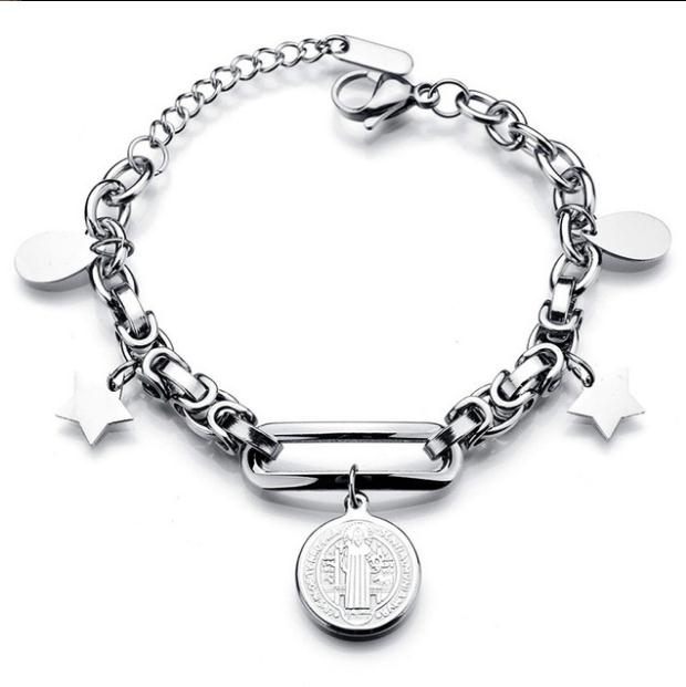 Bracelet Luxury\u00A0designer Earrings designer sneakers Necklace golden boys girls charm girl
Bracelet Luxury\u00A0designer Earrings designer sneakers Necklace golden boys girls charm girl