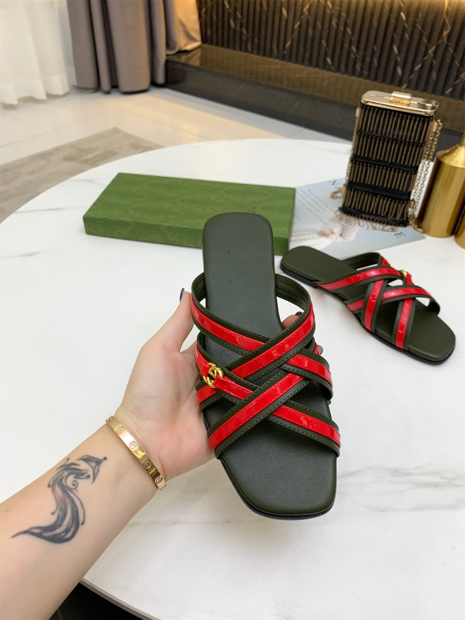 Good-to-wear and beautiful slippers 2021 summer style retro personality cross-woven open-toed sandals, Black
Good-to-wear and beautiful slippers 2021 summer style retro personality cross-woven open-toed sandals, Black