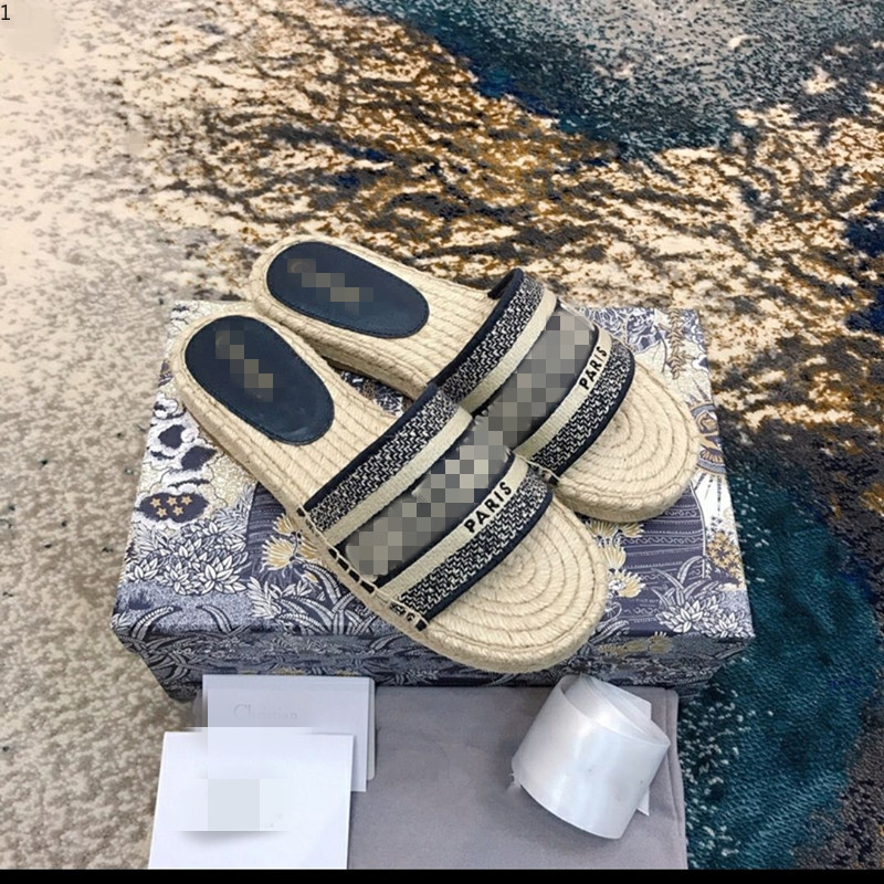 2021 Paris Womens Scuffs Summer Sandals Beach Slide Slippers Girls Flip Flops Loafers Beautiful Embroidered Slipper mjjj0001 
2021 Paris Womens Scuffs Summer Sandals Beach Slide Slippers Girls Flip Flops Loafers Beautiful Embroidered Slipper mjjj0001