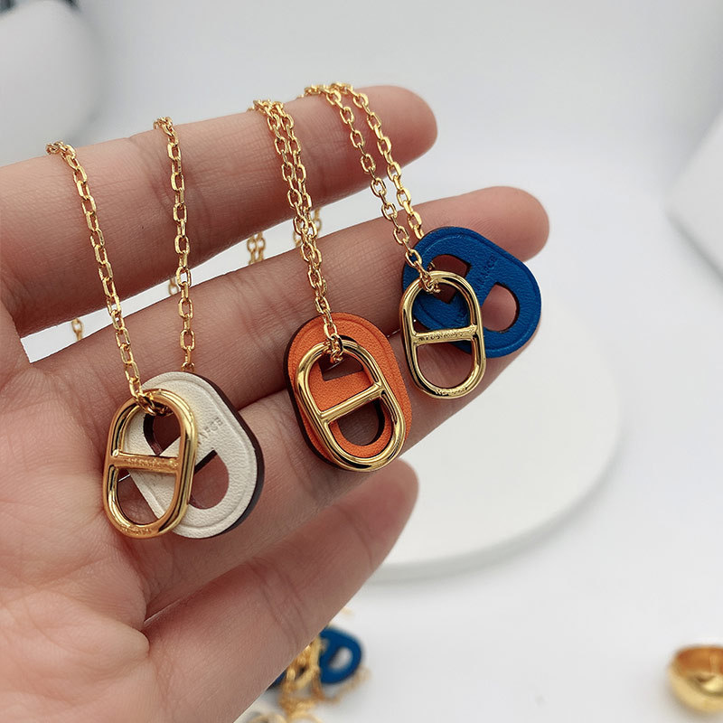 Necklace Pig Nose Female Personality h Cow Leather Clavicle Chain Can Be Folded to Wear Split Letter Pendant Style, Silver
Necklace Pig Nose Female Personality h Cow Leather Clavicle Chain Can Be Folded to Wear Split Letter Pendant Style, Silver