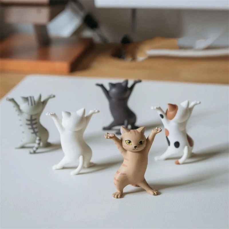 Figurines for Office Desk Accessories Japanese Dancing Cat Pen Holder Student Lovely Desktop Ornament
