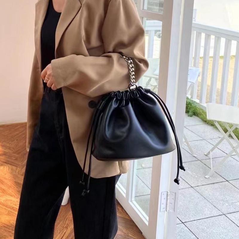 Evening Bags Fold Drawstring Shoulder Bag Women Chain Handbag Designer Fashion Pu Leather 2022 Ladies Mobile Phone
Evening Bags Fold Drawstring Shoulder Bag Women Chain Handbag Designer Fashion Pu Leather 2022 Ladies Mobile Phone