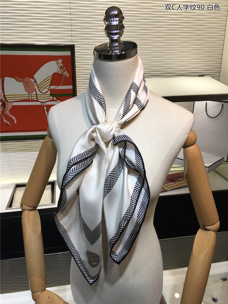 2021 Top designer woman Silk Fashion Letter Headband Brand Small Scarf Variable Headscarf Accessories Activity Gift w17
2021 Top designer woman Silk Fashion Letter Headband Brand Small Scarf Variable Headscarf Accessories Activity Gift w17