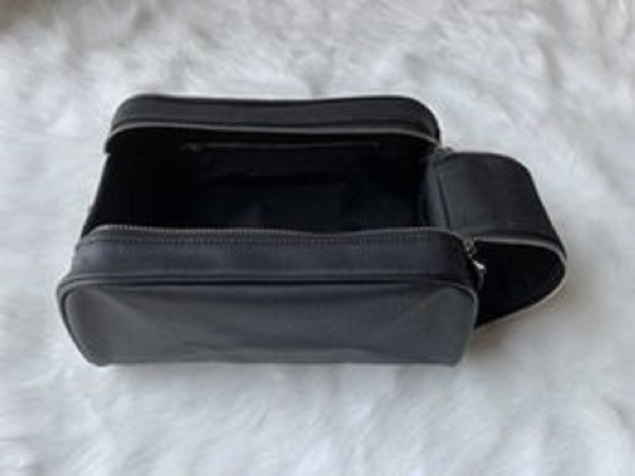 CLASSIC FLOWER High-end quality bag men travelling toilet fashion women wash large capacity toiletry bag Pouch, Black
CLASSIC FLOWER High-end quality bag men travelling toilet fashion women wash large capacity toiletry bag Pouch, Black