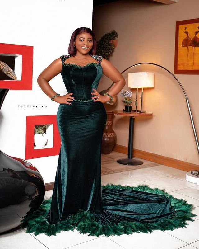 2022 Plus Size Arabic Aso Ebi Luxurious Velvet Mermaid Prom Dresses Beaded Sheer Neck Evening Formal Party Second Reception Birthday Gowns Dress ZJ440