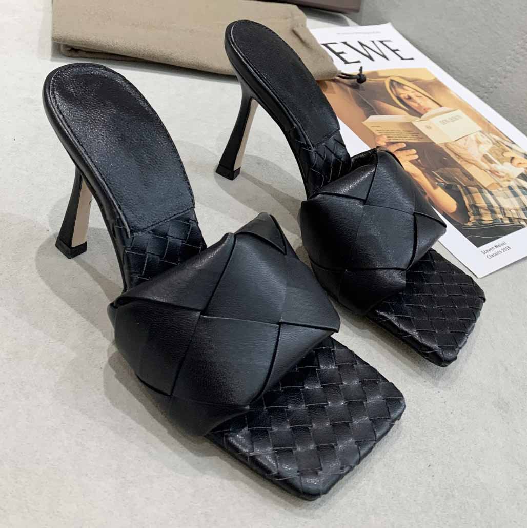 Woven slippers 9cm High Heel Intrecciato Slipper Nappa Lambskin Sandals Outdoor Beach Shoes Fabric Ladies Mules Party Wedding Shoe
Woven slippers 9cm High Heel Intrecciato Slipper Nappa Lambskin Sandals Outdoor Beach Shoes Fabric Ladies Mules Party Wedding Shoe