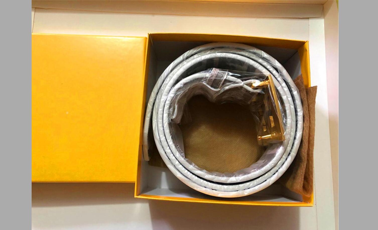 Fashion Business Ceinture f style belt design mens womens with Gold buckle black riem as gift 8a88s
Fashion Business Ceinture f style belt design mens womens with Gold buckle black riem as gift 8a88s