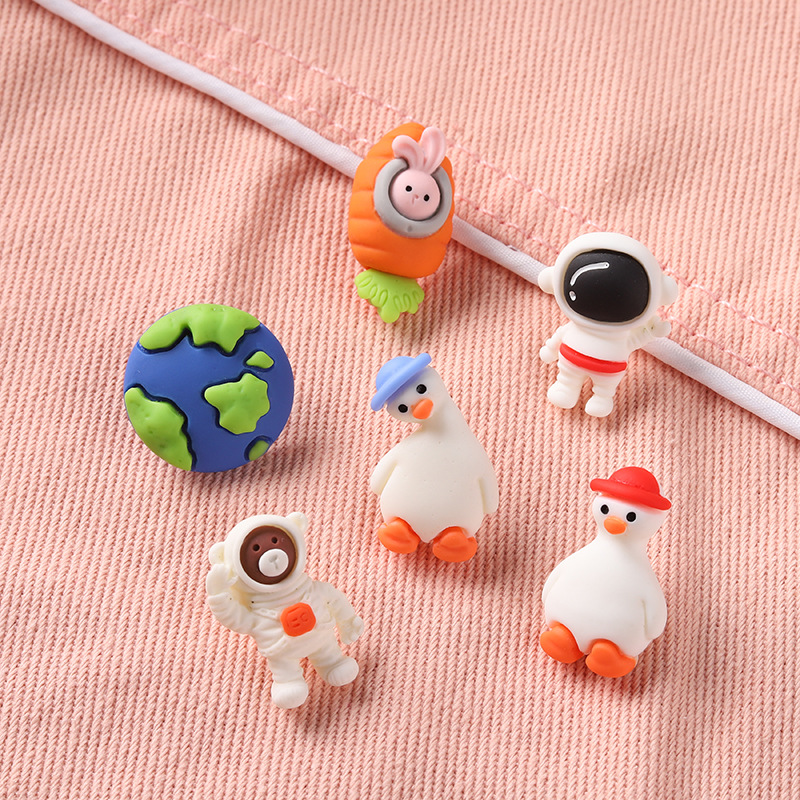Space Earth Astronaut Shape Brooches Cartoon Animal Duck Bear Lapel Pins For Unisex Children Alloy Anti Light Buckle Clothes Badge Accessories
Space Earth Astronaut Shape Brooches Cartoon Animal Duck Bear Lapel Pins For Unisex Children Alloy Anti Light Buckle Clothes Badge Accessories