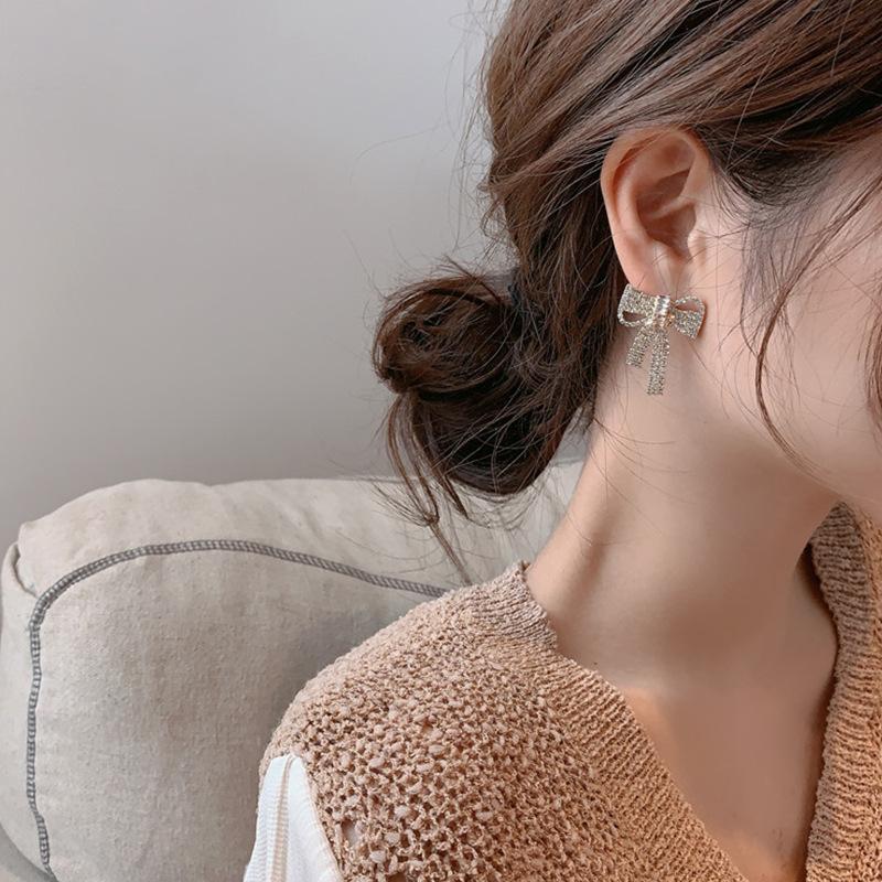 Dangle & Chandelier 2021 Korean Selling Fashion Jewelry Exquisite Copper Inlaid Zircon Sweet Bow Female Daily Stud Earrings
Dangle & Chandelier 2021 Korean Selling Fashion Jewelry Exquisite Copper Inlaid Zircon Sweet Bow Female Daily Stud Earrings