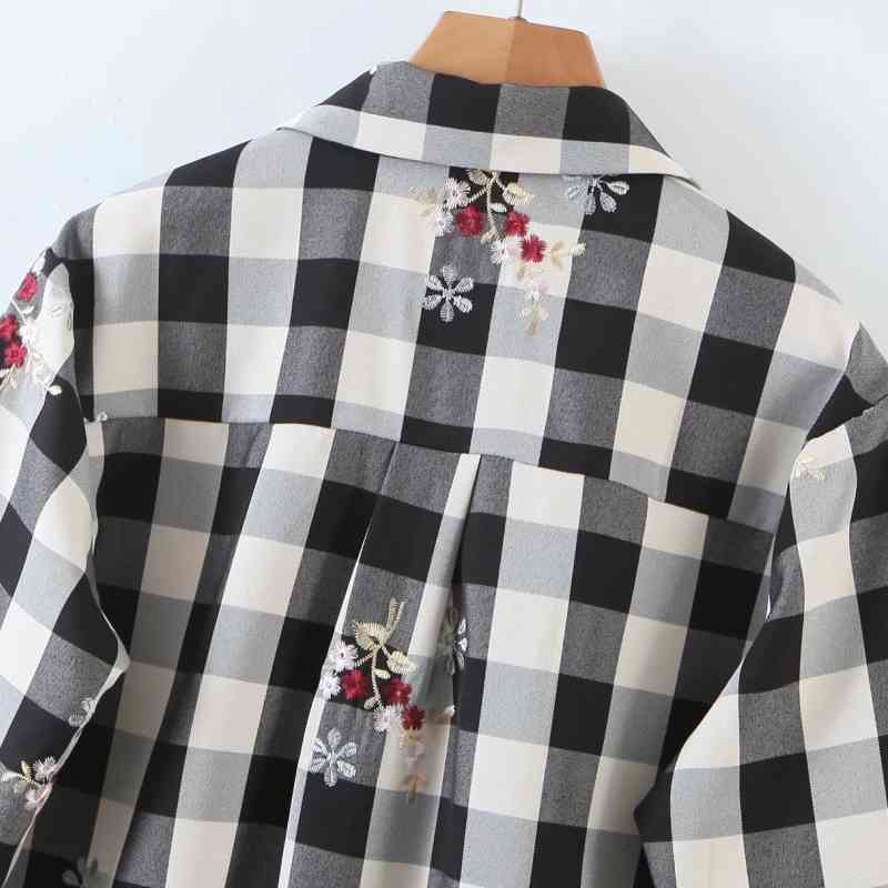 Fashion Women Flower Embroidery Plaid Shirt Female Long Sleeve Blouse Office Lady Loose Tops Blusas S8589 210430