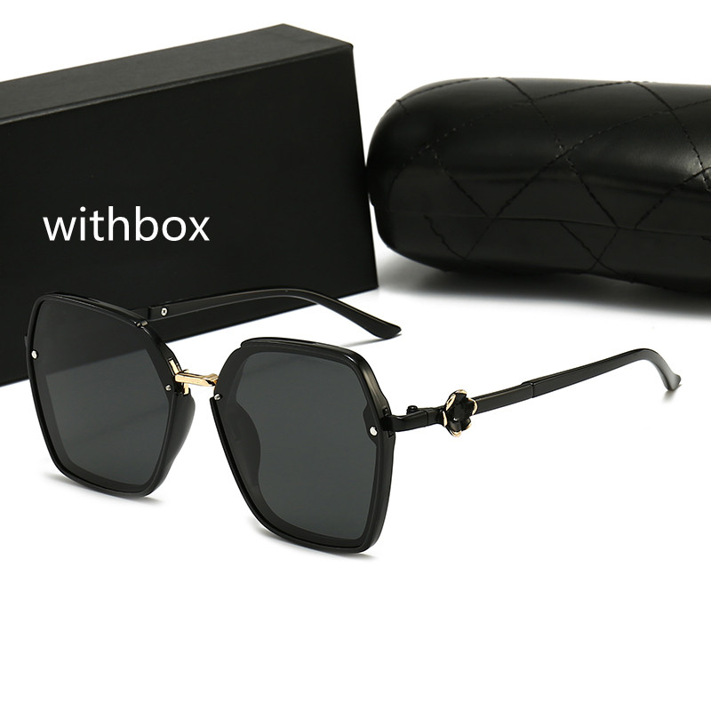 Luxury Women Outdoor Fashion Sunglasses UV Polarization Adumbral Vintage Metal designer Sun Glasses High Quality ladies gafas de sol With Box
Luxury Women Outdoor Fashion Sunglasses UV Polarization Adumbral Vintage Metal designer Sun Glasses High Quality ladies gafas de sol With Box